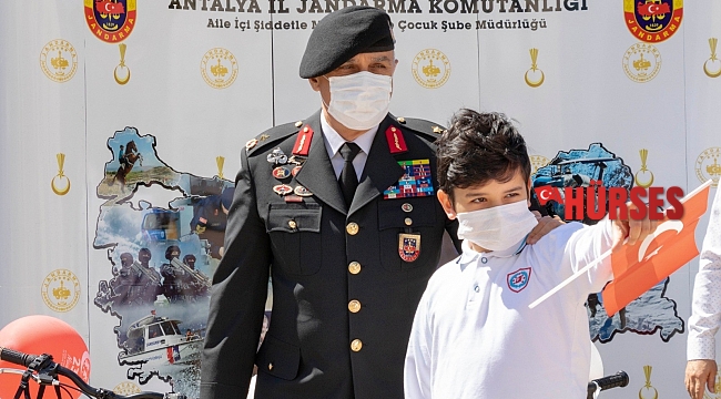 '23 Nisan'da Çocuk Gözüyle Jandarma' resim yarışması