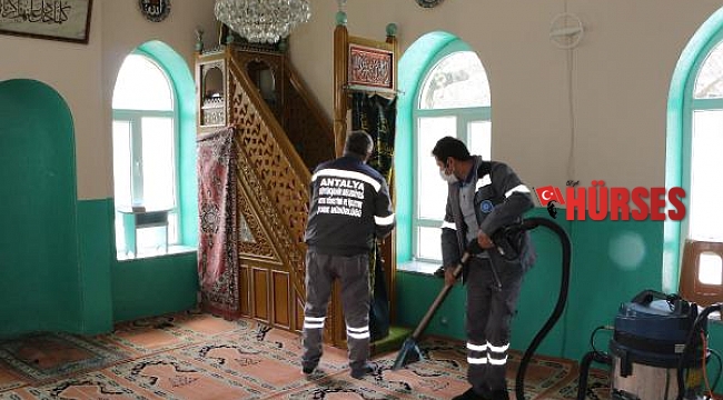 Akseki'de camilerde Ramazan temizliği