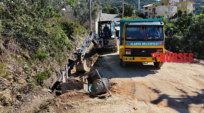 Alanya Belediyesi'nden yollara bakım onarım