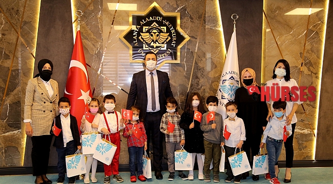 ALKÜ rektörü koltuğunu çocuk rektöre devretti