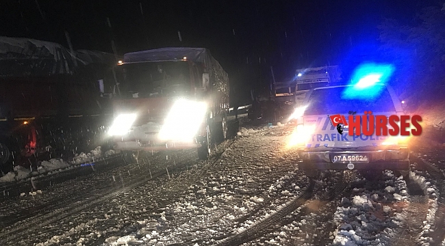 Antalya- Konya karayolunda kar yağışı etkili oluyor