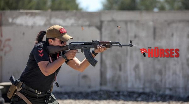 Antalya emniyetinin 'Lara Croft'una, mermi sesi müzik gibi