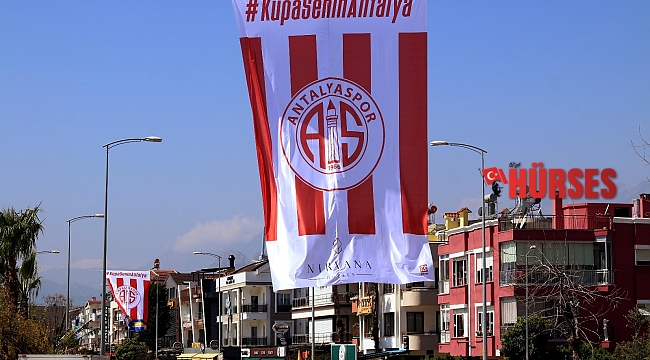 Antalyaspor bayrakları caddeleri süslüyor