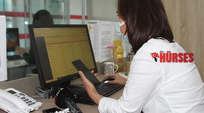 Aşı olmak istemeyen vatandaşları böyle ikna ediyor