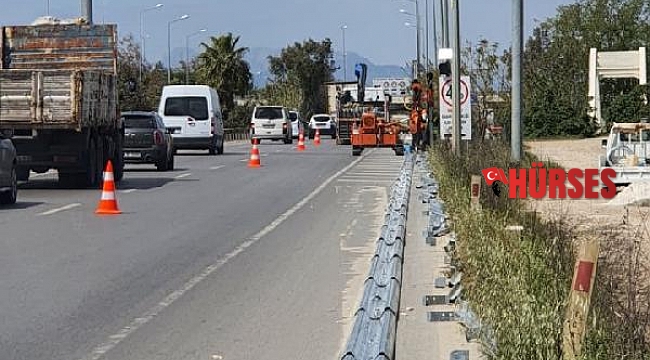 Büyükşehir, caddelerdeki oto korkulukları yeniliyor