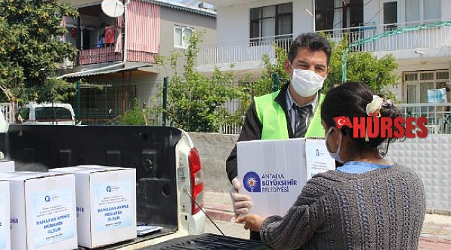 Büyükşehir'in Ramazan gıda paketi yardımı sürüyor