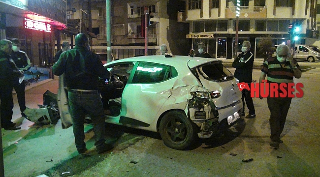 Çekici ile otomobil kısıtlama saatinde boş yolda çarpıştı