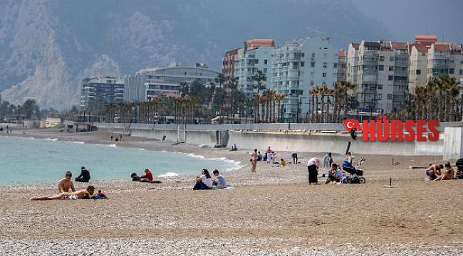 Dünyaca ünlü sahil kısıtlamada turistlere kaldı