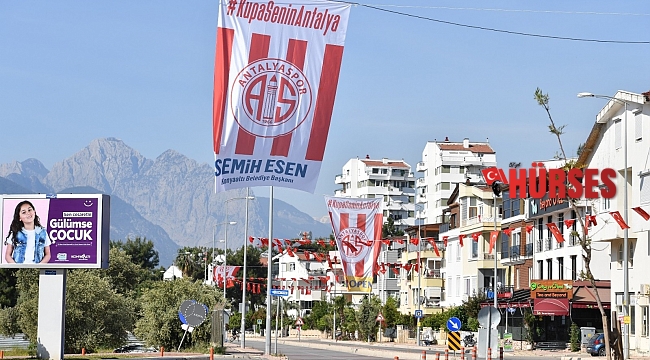 Esen'den Antalyaspor'a bayrak desteği