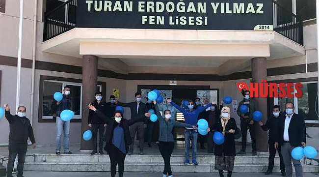Farkındalık için mavi balon uçurdular