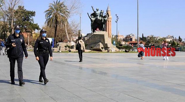 'Kanatsız koruyucu melekler'in adres ve fotoğraf mesaisi
