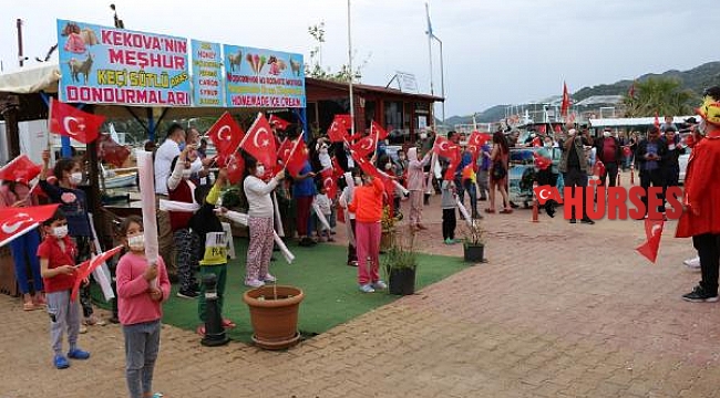 Kaş ve Demre'de 23 Nisan coşkusu