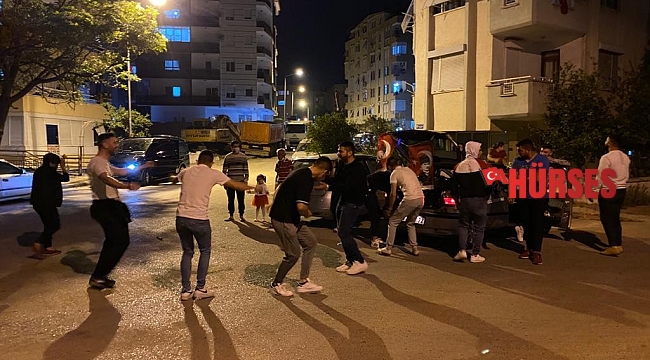 Kısıtlama saatinde 23 Nisan eğlencesi yapan gençler polisi görünce kaçtı