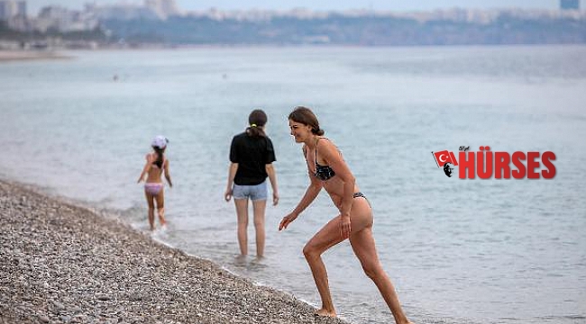 Kısıtlamadan muaf turistler, Konyaaltı Sahili'nde