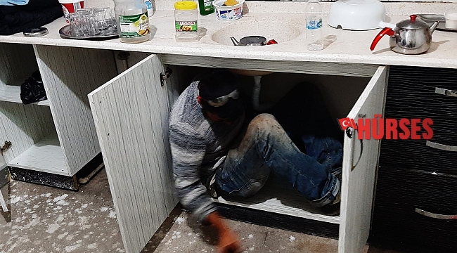 Kumar baskınında mutfak dolabının içinden çıktı