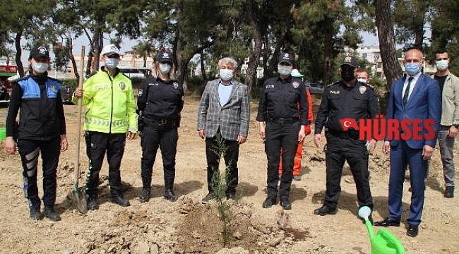 Manavgat'ta emniyet mensupları fidan dikti