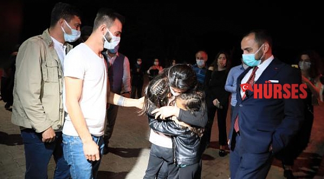 Melek İpek, zor günleri unutmak için kızlarıyla tatile çıktı