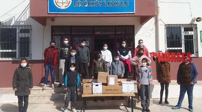 Öğretmen ve öğrencilerden örnek davranış
