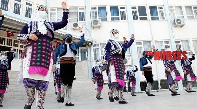 Öğretmenlerden öğrencilere 23 Nisan hediyesi