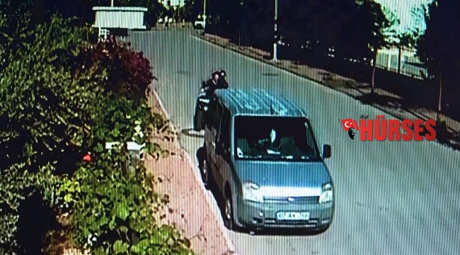 Park halindeki aracın camından içeri girdi