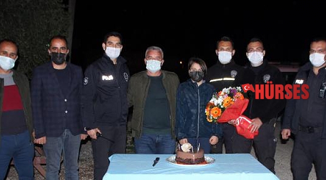 Polislere pastalı kutlama