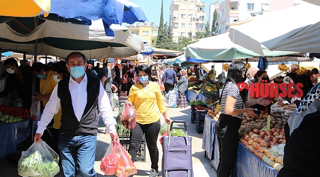 Üç günlük kısıtlama öncesi semt pazarları doldu taştı