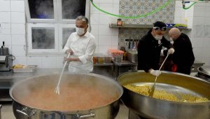 Uysal: Her yer kapalı, belediye açık