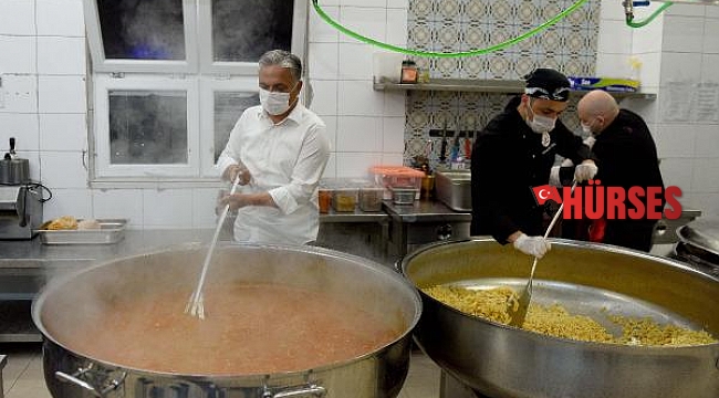 Uysal: Her yer kapalı, belediye açık
