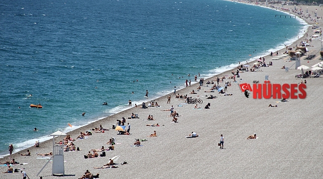 17 günün ardından Antalya sahillerinde maske kuralı unutuldu