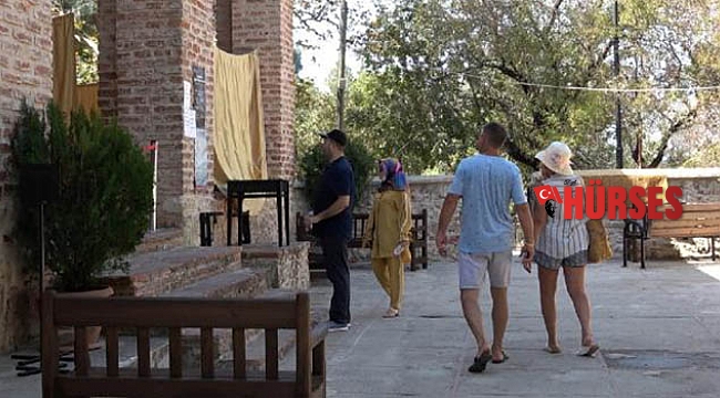 790 yıllık camiye turist ilgisi