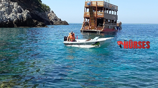 Alanya'da denizden sinekle mücadele