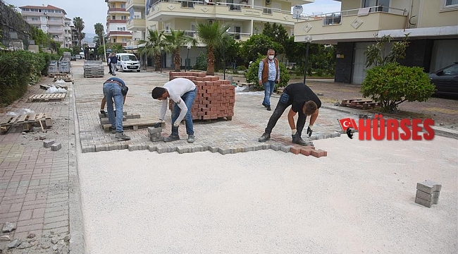 Alanya'nın Konaklı Mahallesi'nde kaldırımları yenileniyor