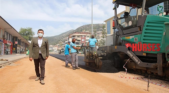 Alanya'nın yeni prestij caddesinde asfalt çalışmasına başlandı