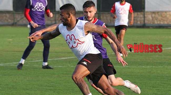 Ali Şafak Öztürk'ten Antalyasporlu futbolcular ve ailelerine büyük jest