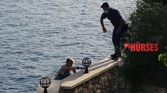 Antalya falezlerde örümcek trans birey alarmı