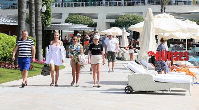 Antalya, tam kapanmada 100 bin turist ağırlıyor