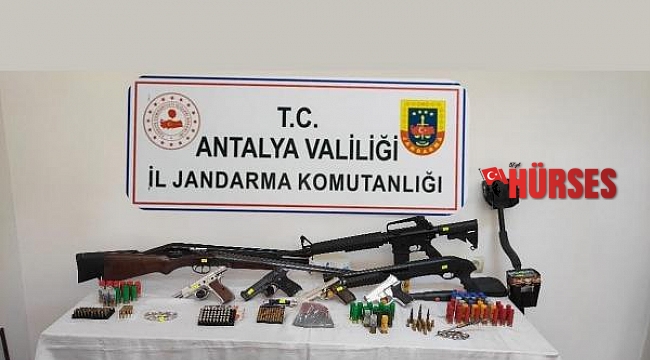 Antalya'da silah ve mühimmat kaçakçılığına 8 gözaltı