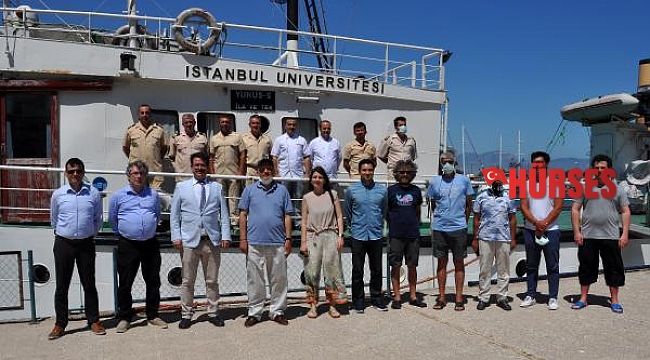 Araştırma gemisi 'Yunus-S', deniz altı dağları için Akdeniz'de