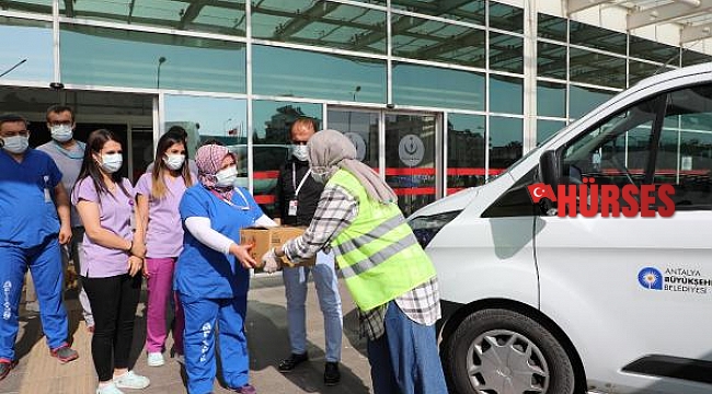 Başkan Böcek'ten sağlık çalışanlarına yorgunluk kahvesi
