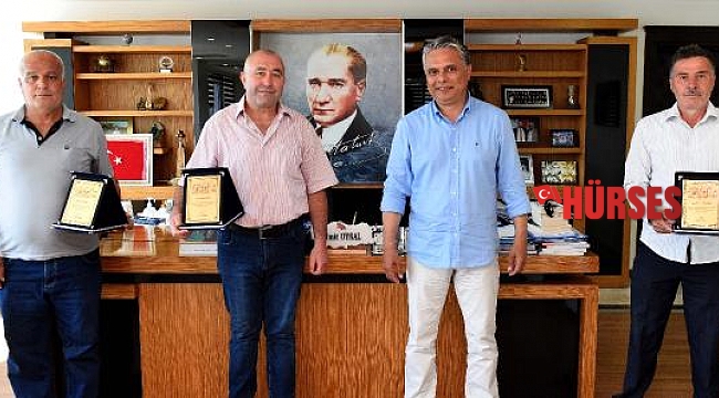 Emekli personele plaket