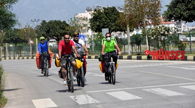 İranlı bisikletlilerden Türkiye'de 450 kilometre hedefi