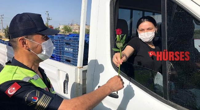 Jandarma Anneler Günü'nü unutmadı