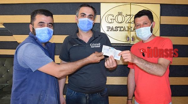 Kaldırımda bulduğu 60 bin liralık çeki sahibine ulaştırdı