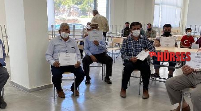 Kaş Sütleğen'de arı yetiştiricilerine eğitim verildi