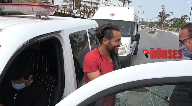 Kısıtlamada sokakta yakalanıp ceza yiyince polislerin elini öpmek istedi