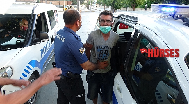 Maske takmamakta direnen turist gözaltına alındı