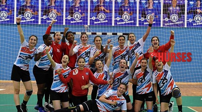 Mavi Kelebekler'den lidere çelme