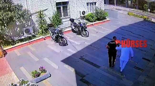 Polis, ifadeye gelen ayağından rahatsız otel çalışanını kucağında taşıdı
