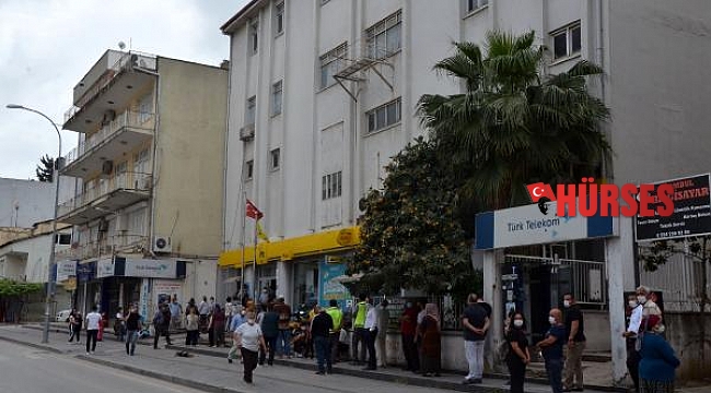 Serik'te 'nakdi yardım' kuyruğu