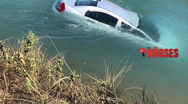 Sulama kanalına uçan otomobilden kendi imkanlarıyla kurtuldu